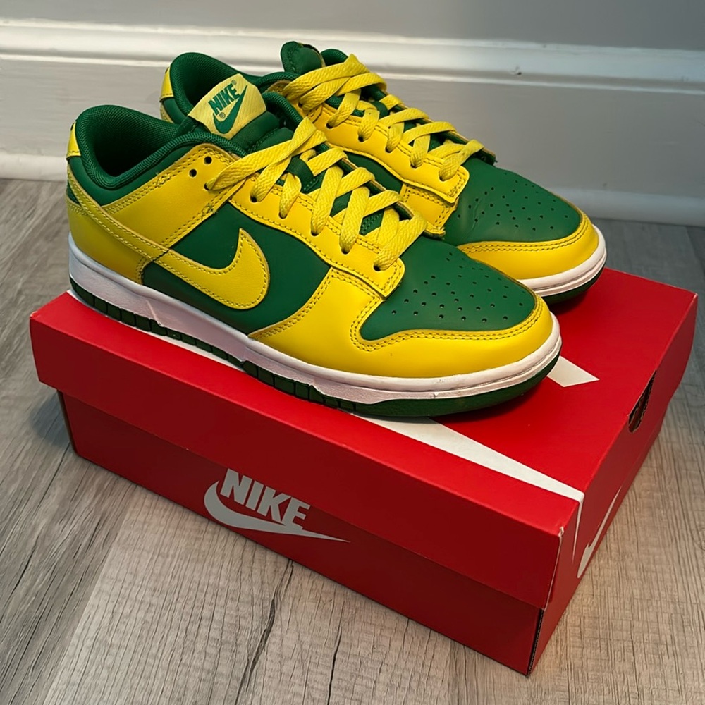 Nike Dunks Green/Yellow - like new! Men’s sz 7/ women’s 8.5 w/ box
